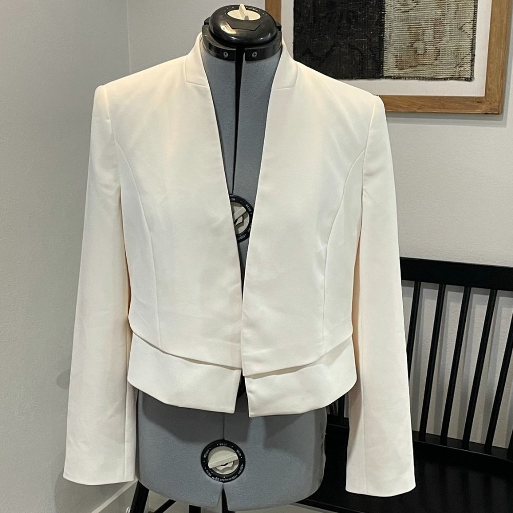White House Black Market Tuxedo Style Cream/White Jacket Sz. 4